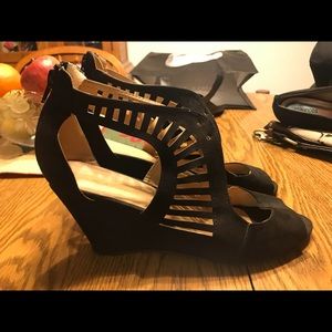 Buckle Wedges